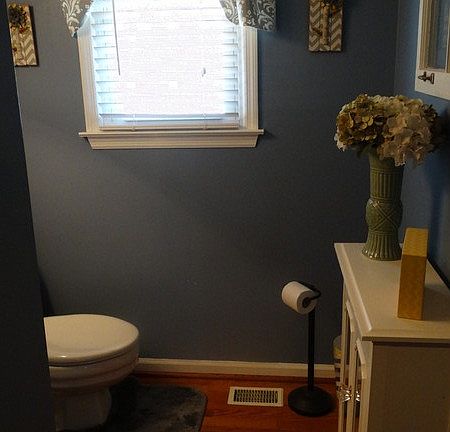 Half Bathroom : New paint