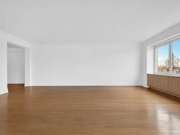 45 Sutton Place South image 3 of 18