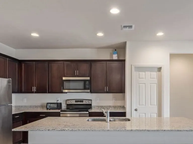 W Yucca Ln — Photo 6