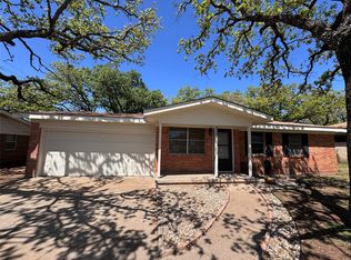 900 NW 11th St, Mineral Wells, TX 76067