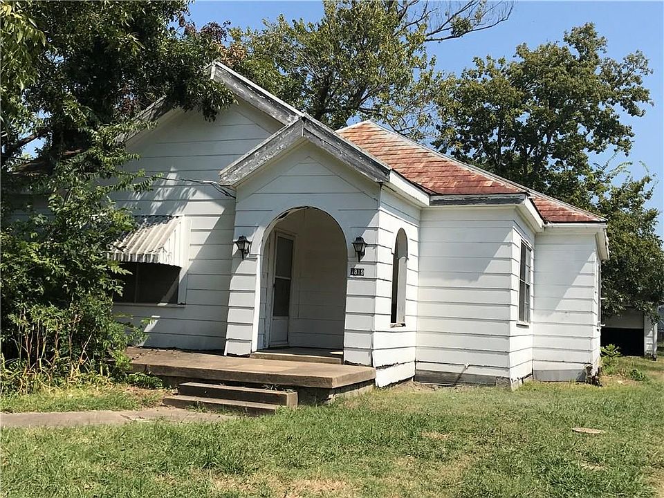 1st image of 1819 Speedway St