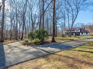 32 Schoolhouse Ln, Morristown, NJ 07960