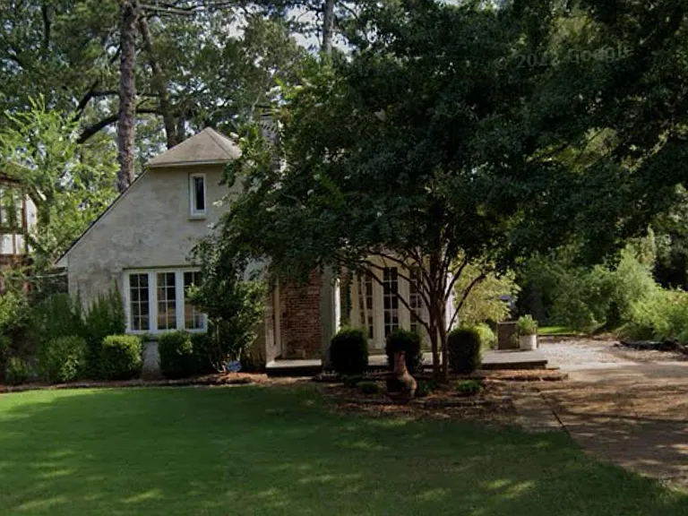 1209 Pinehurst Pl — Photo 2