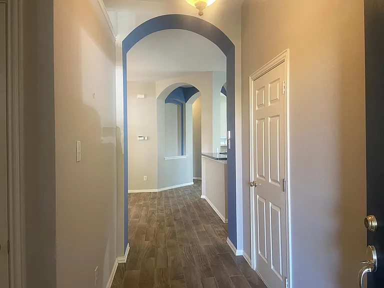 302 Crabapple Dr — Photo 5