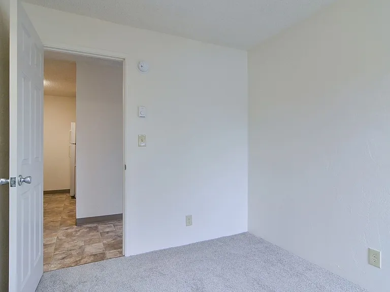 Hess Apartments — Photo 39