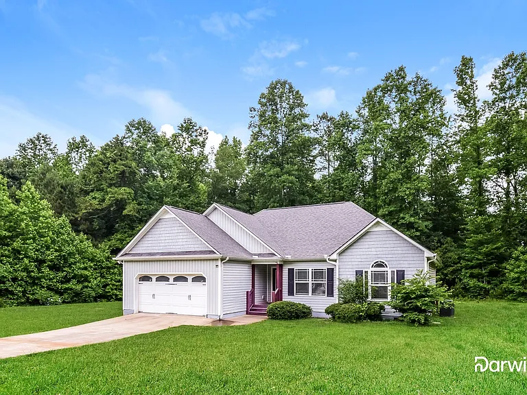 150 McIntosh Dr — Photo 2