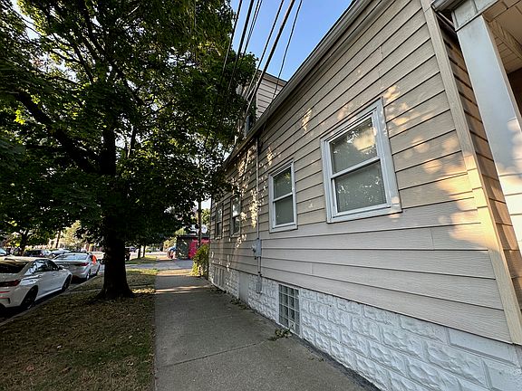 2nd image of 3116 N Oakley Ave