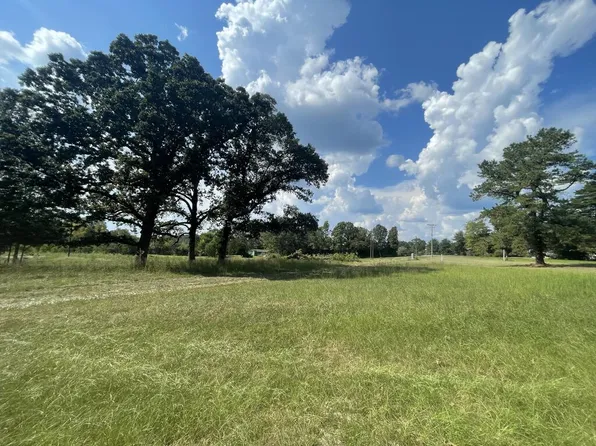 5 Shine Bullock Rd, Laurel, MS 39443