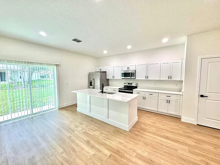 486 Big Sioux Ct — Photo 2