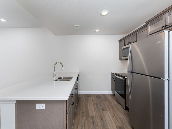 2nd image of 1035 Stonehaven Dr #102