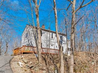 23 Sleepy Hollow Rd, Andover, NJ 07821