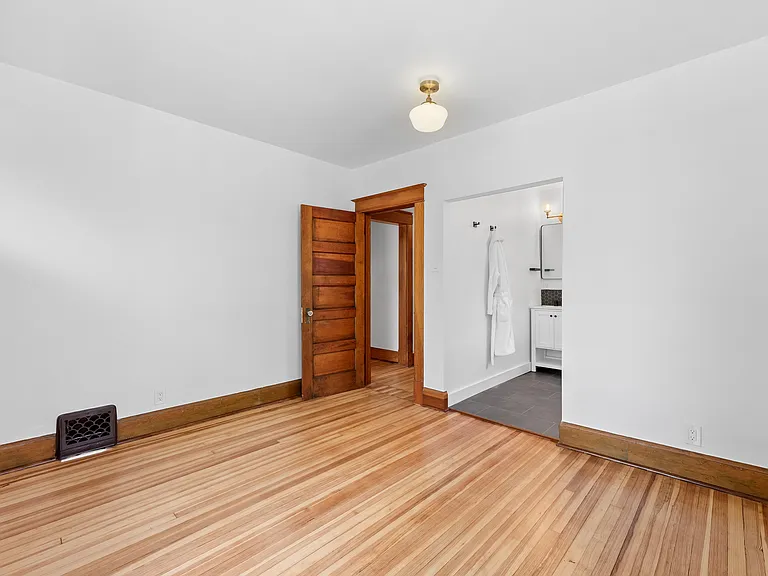 127 S Pearl St — Photo 23