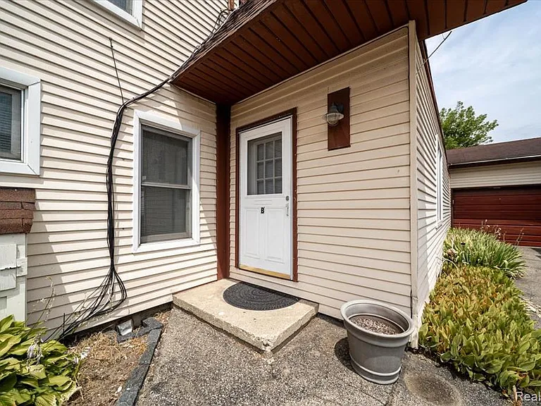 4335 Territorial Rd #B — Photo 2