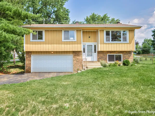 3214 Still Hill Dr, McHenry, IL 60050