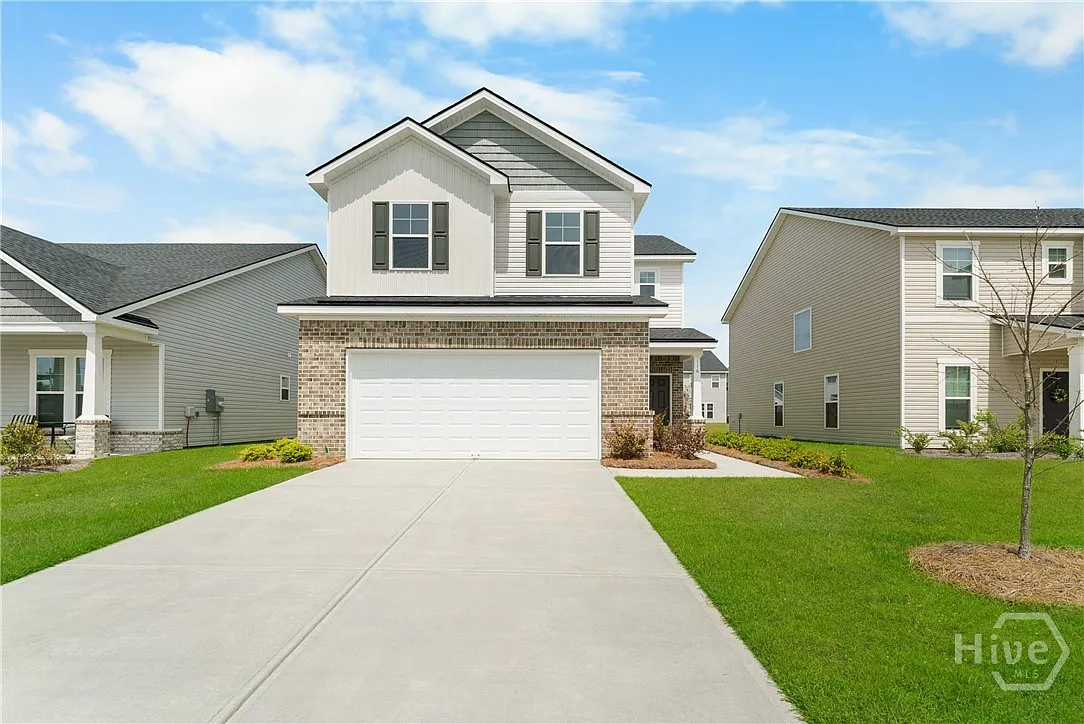 4 bed, 2.5 bath, 2005 sqft, $2,400 — Photo 1