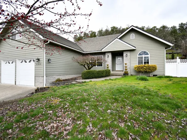 2360 NW Witherspoon Ave, Roseburg, OR 97471