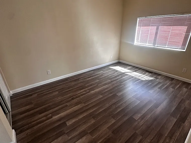 1923 Acacia Ave — Photo 5