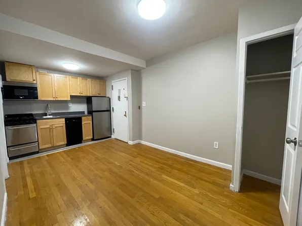 512 East Fifth Street image 5 of 12