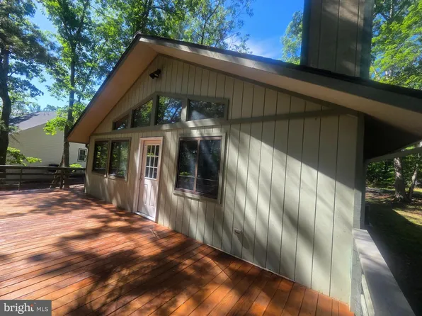 213 Morrie Dr, Basye, VA 22810