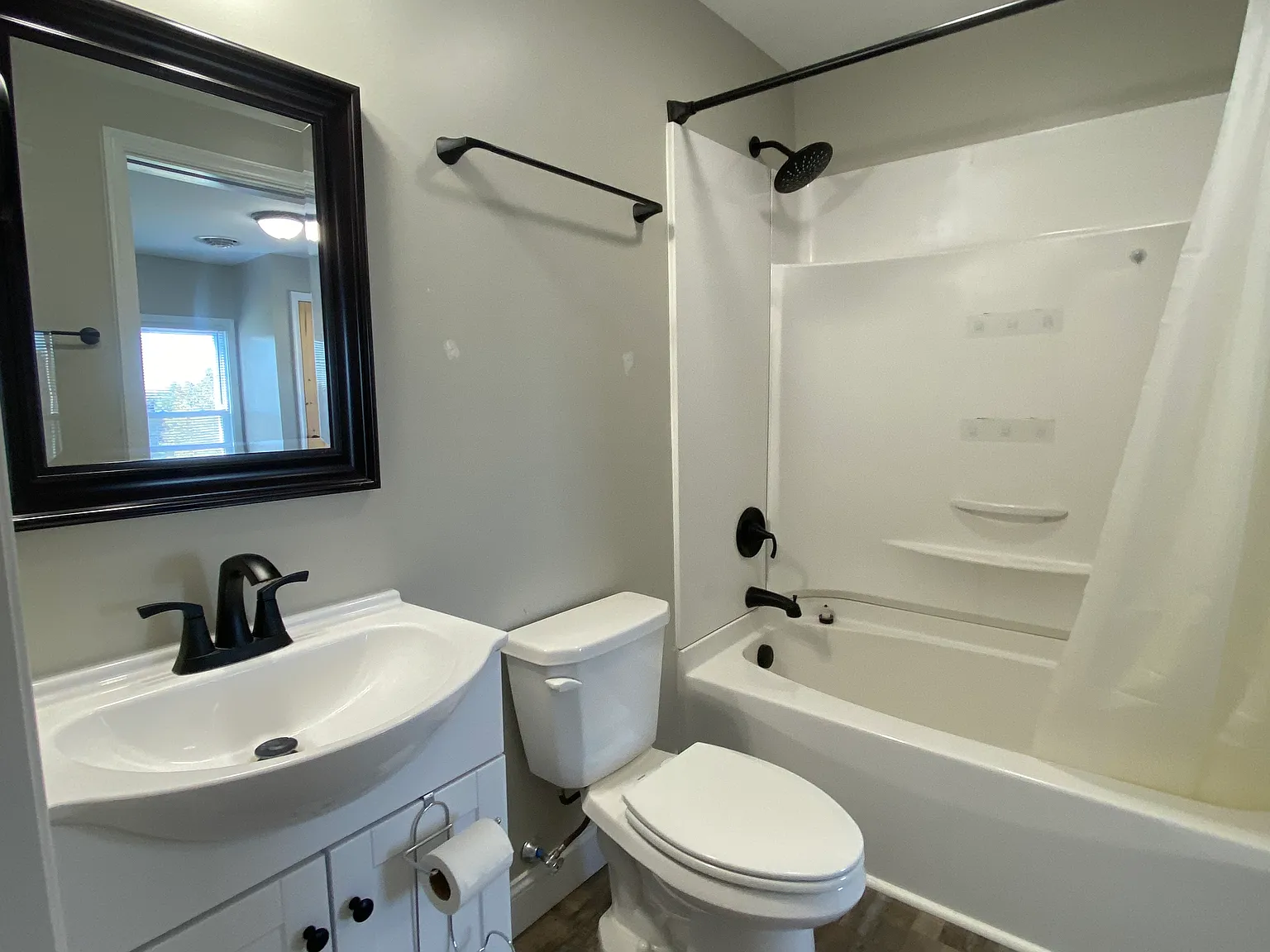 2 bed, $1,300 — Photo 3