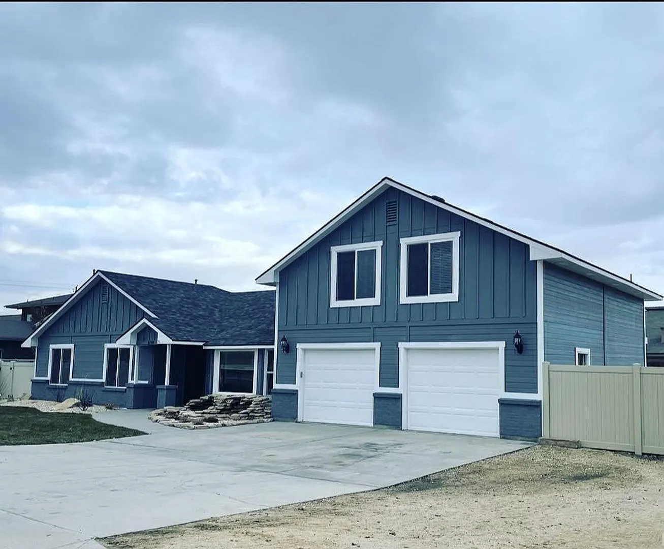 Large home in the heart of Meridian Idaho — Photo 1