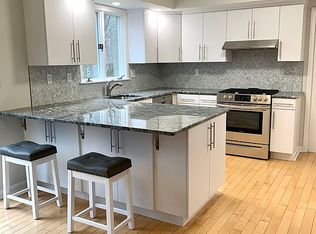 161 Foxwood Rd S, Guilford, CT 06437