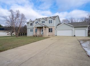 9821 Gabriel Dr, Bloomington, IL 61705