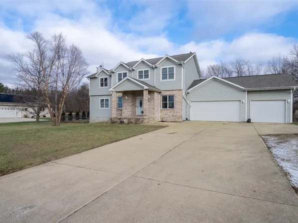 9821 Gabriel Dr, Bloomington, IL 61705