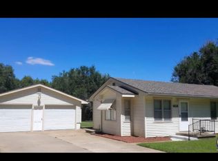 1828 SE 20th St, Topeka, KS 66607