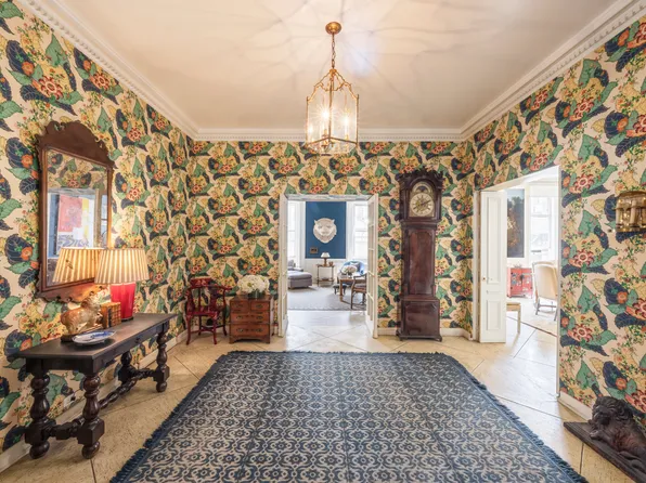 32 East 64th Street image 11 of 19