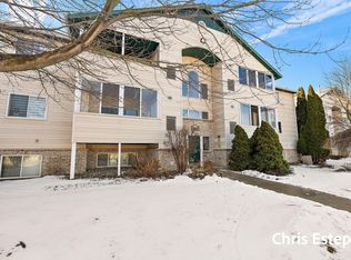 5877 Crosswinds Dr Unit 32, Norton Shores, MI 49444