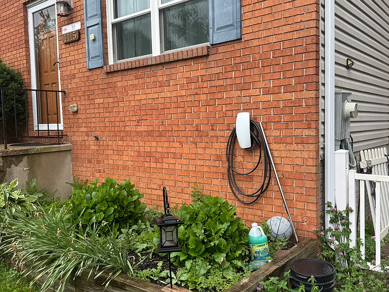 1115 Singer Dr — Photo 3