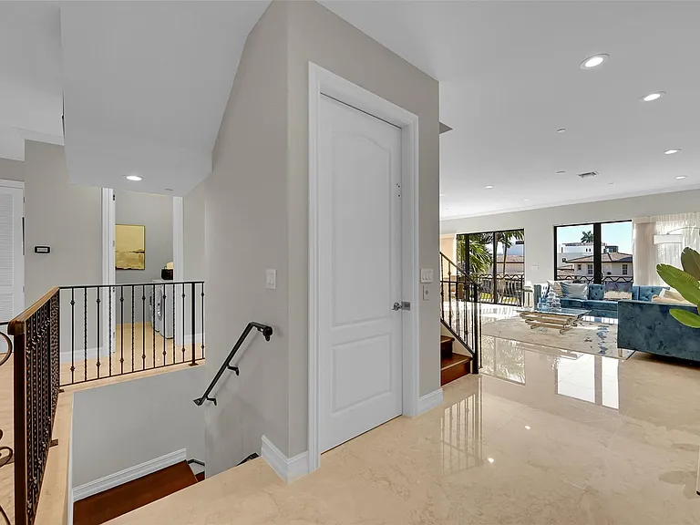 2254 SE 7th St — Photo 35