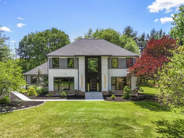 86 Wood Dr, Holland, PA 18966