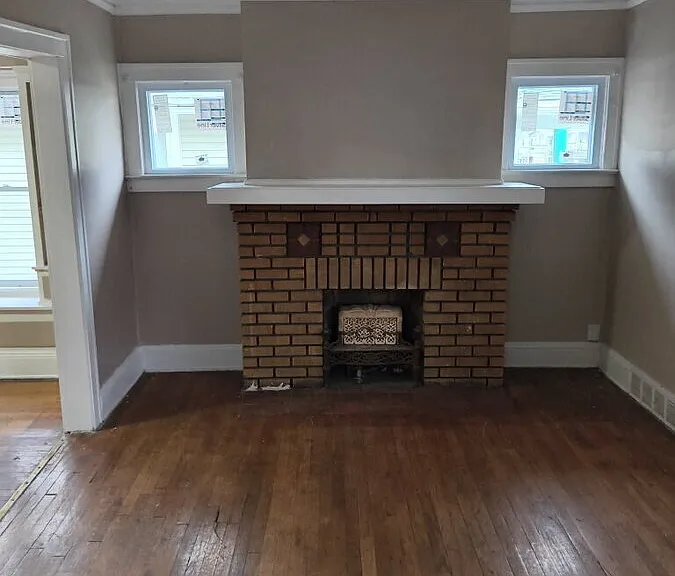 3658 E 143rd St #2 — Photo 2