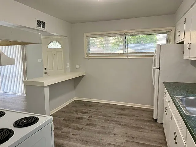 3 bed, 952 sqft, $1,700 — Photo 3