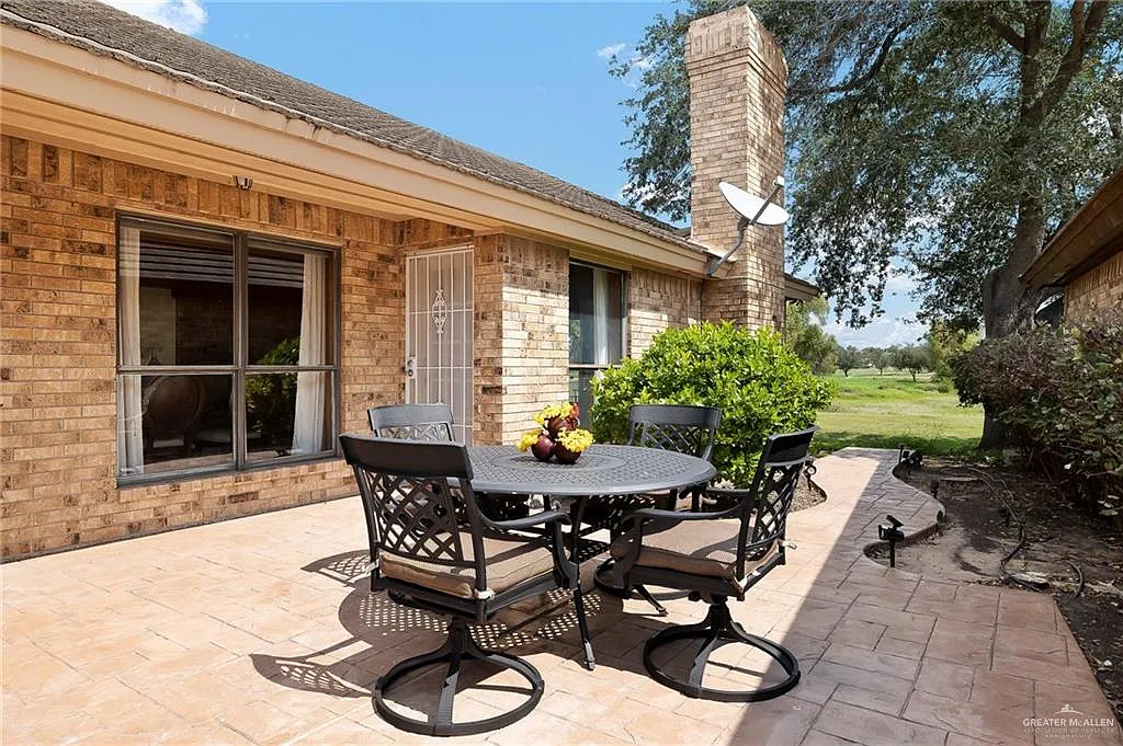 3 bed, 2.5 bath, 2412 sqft, $3,100 — Photo 4