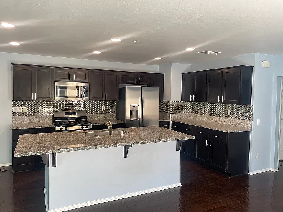 3 bed, 2.5 bath, 1762 sqft, $3,150 — Photo 3