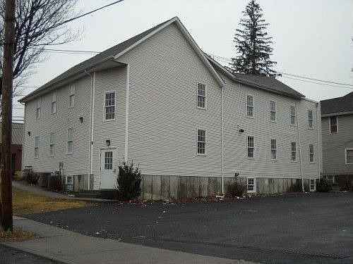 2nd image of 176 N Main St