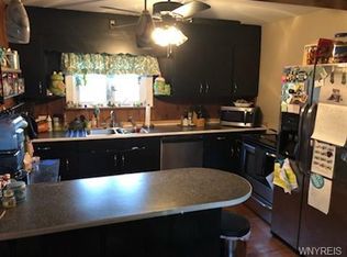 6233 Corwin Rd, Lockport, NY 14094