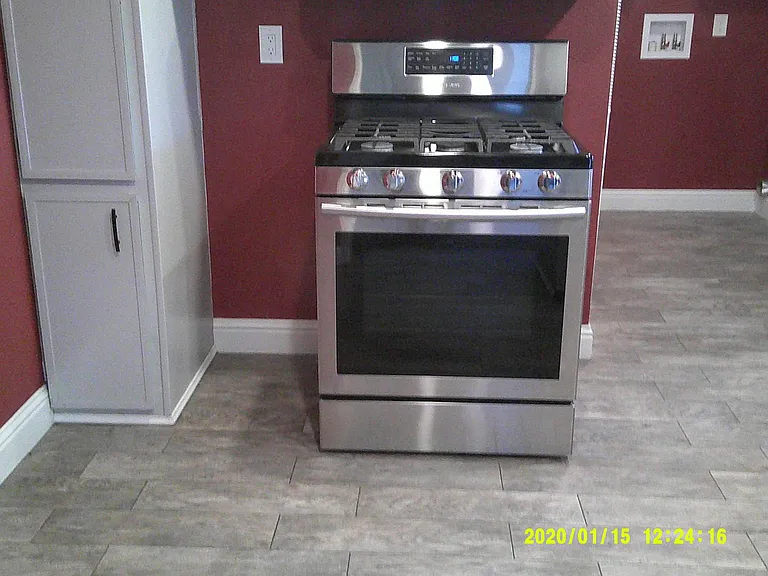 945 Davis St — Photo 13
