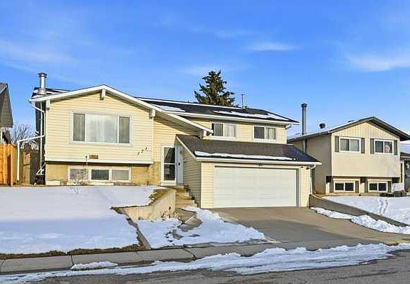 3rd image of 171 W Rundlefield Cres NE