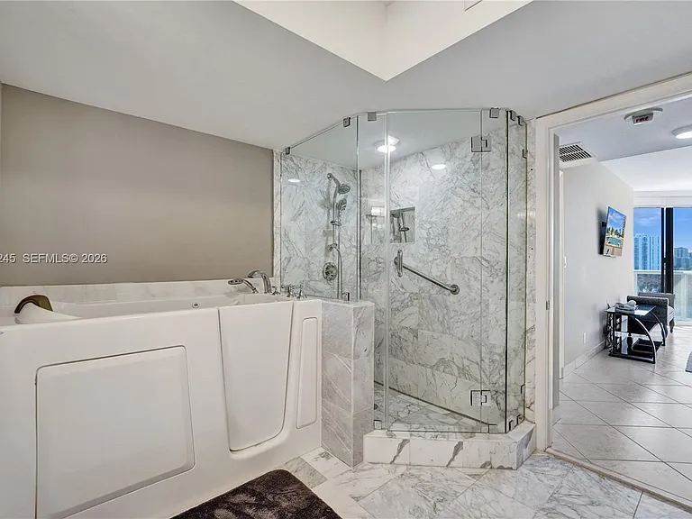 3600 Yacht Club Dr #904 — Photo 42