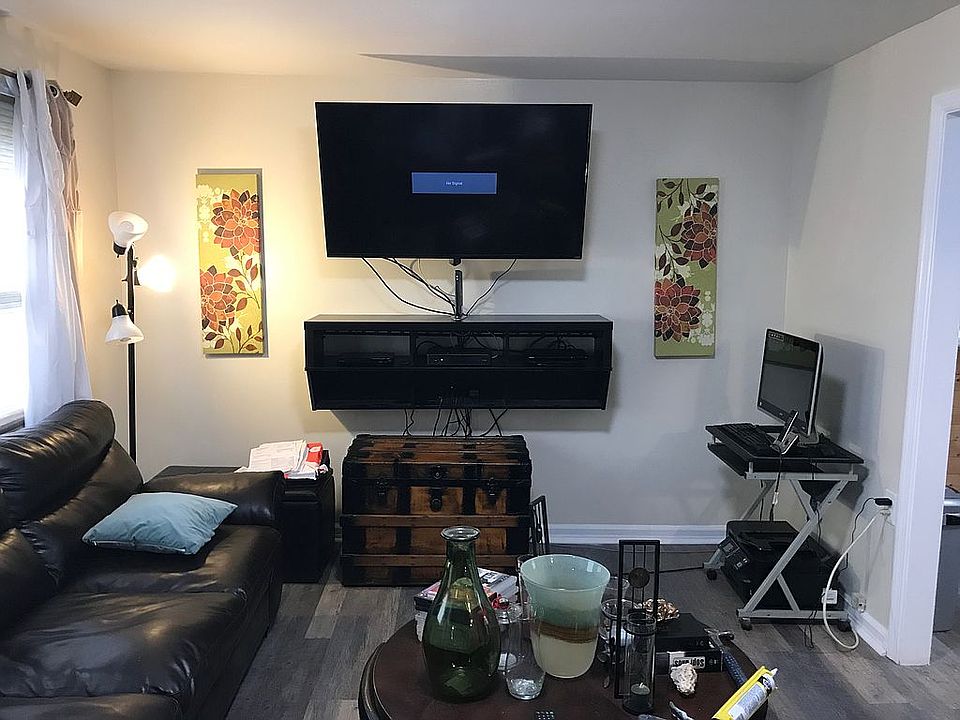 1st image of 8-01 Melvin Pl #1X
