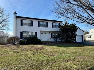 17 Chestnut Trl, Flemington, NJ 08822