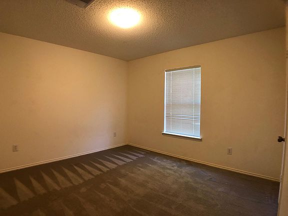 3rd image of 1808 Carriage Club Dr