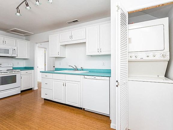 3rd image of 6310 N College Ave APT 2