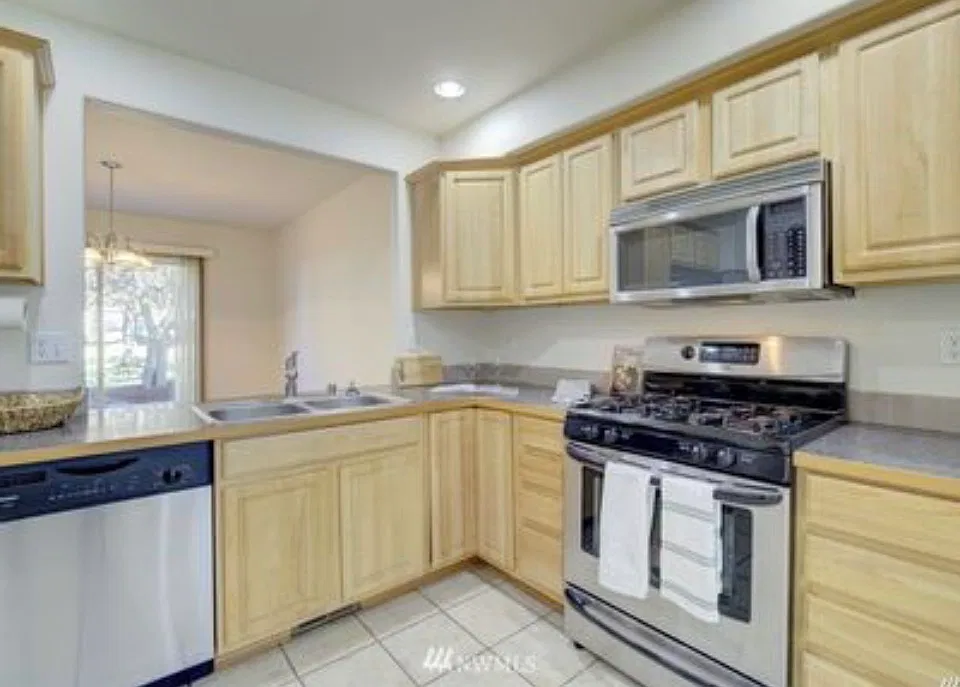 3 bed, 2.5 bath, 1750 sqft, $3,200 — Photo 4
