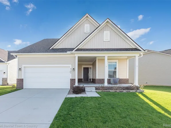 8126 Carston Ln, Brighton, MI 48116