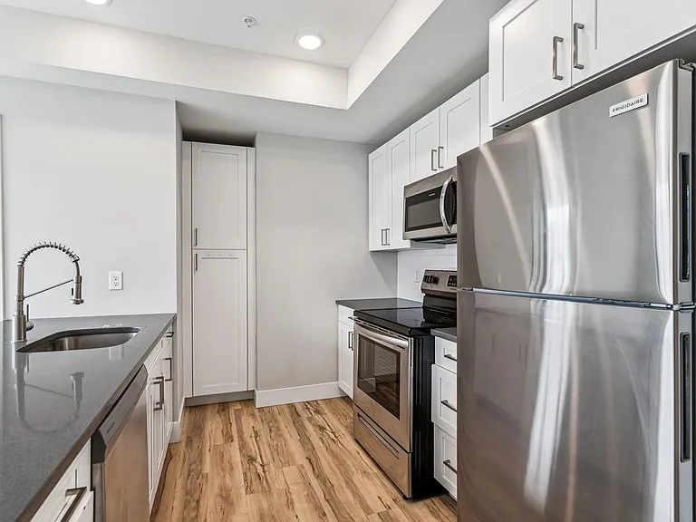 12 43rd St #601 — Photo 3